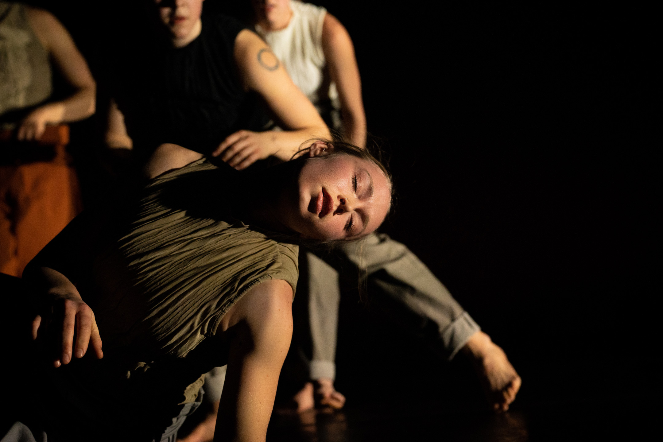 push/FOLD dancer Maile Crowder performing in the world premiere of 'Illum' at the Patricia Reser Center for the Arts in Beaverton, OR | Photograph taken by: Ophélia Martin-Weber